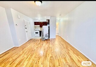 124-15 25th Rd in Queens, NY - Foto de edificio - Building Photo