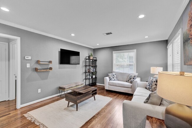 property at 5516 Chenevert St