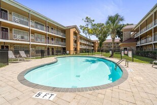 6259 Westheimer Rd in Houston, TX - Building Photo