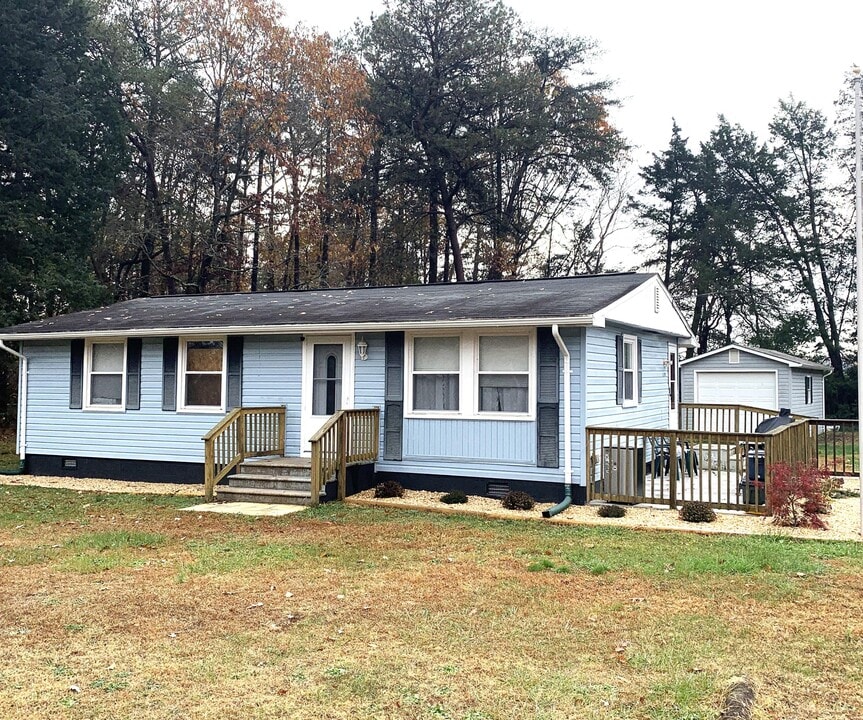 11193 Henry Griffin Rd in King George, VA - Foto de edificio