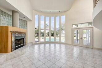 5304 Braeburn Dr in Bellaire, TX - Building Photo - Building Photo