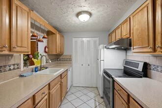 46 Greentree Ln in Weymouth, MA - Building Photo - Building Photo