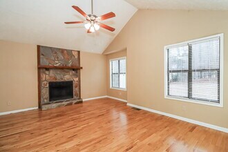 1204 Trout Dr in Woodstock, GA - Foto de edificio - Building Photo