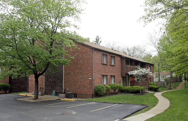 Parkside Place Apartments in Kirkwood, MO - Building Photo - Building Photo