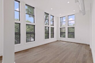 375 Monmouth St in Jersey City, NJ - Building Photo - Building Photo