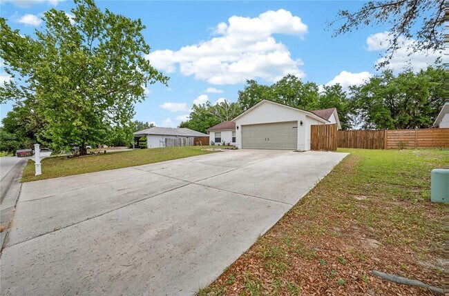 10748 Siena Dr in Clermont, FL - Building Photo - Building Photo