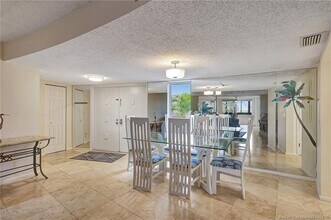 1357 NE Ocean Blvd in Stuart, FL - Foto de edificio - Building Photo