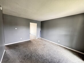 1723 Sussex on Berkley in Kokomo, IN - Building Photo - Building Photo