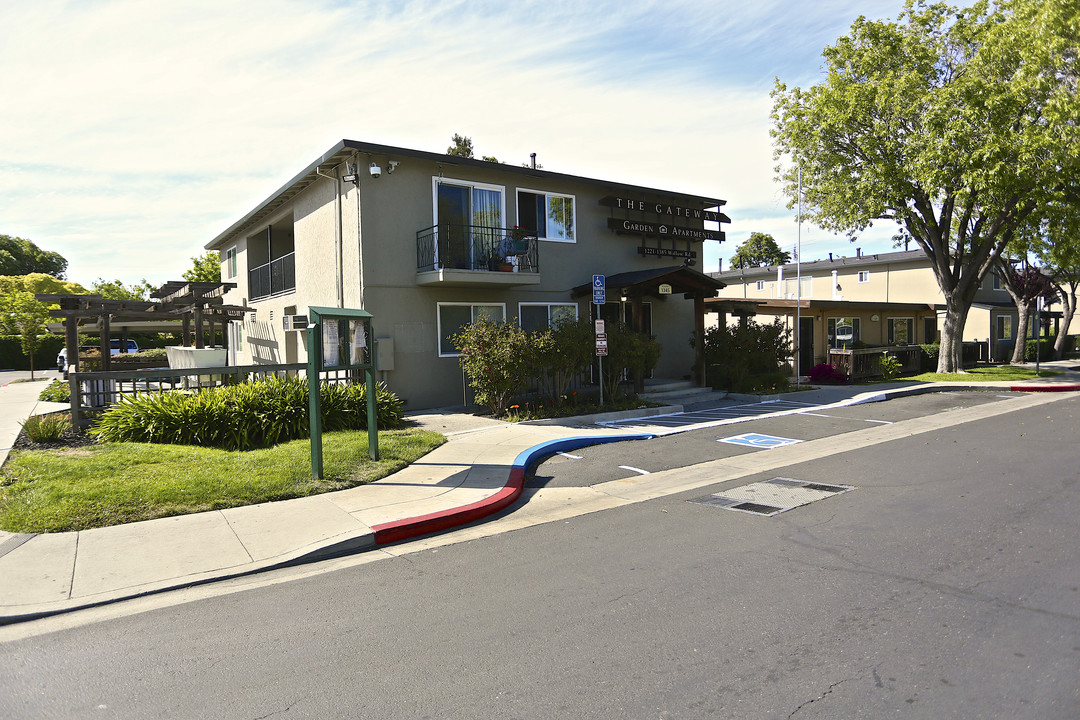 Willow Terrace in Menlo Park, CA - Building Photo