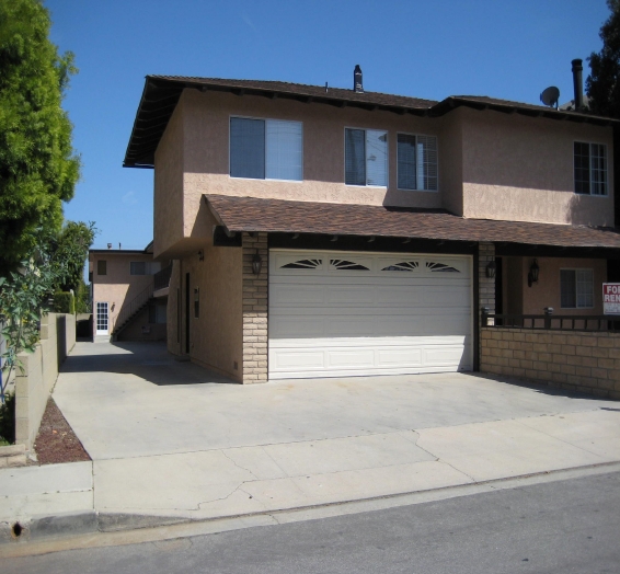 25834 Viana Ave in Lomita, CA - Building Photo