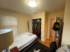 183 River St, Unit 2 in Cambridge, MA - Foto de edificio - Building Photo