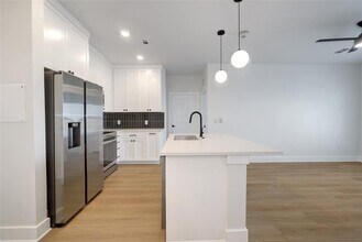 3000 Duval St in Austin, TX - Building Photo - Building Photo