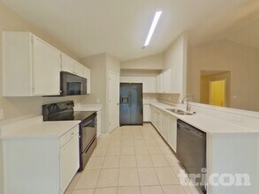 2020 Chapel Creek Rd in Concord, NC - Foto de edificio - Building Photo