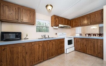 10898 89th Rd in Live Oak, FL - Building Photo - Building Photo