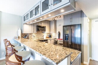 1831 NE 38th St in Fort Lauderdale, FL - Foto de edificio - Building Photo