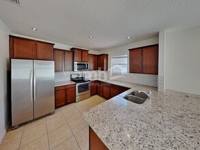 5010 Windbourne Way in St. Cloud, FL - Building Photo - Building Photo