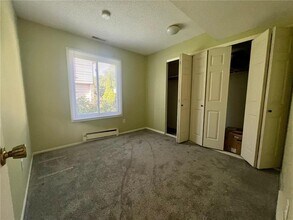 2228 Oregon Ct in Minneapolis, MN - Building Photo - Building Photo