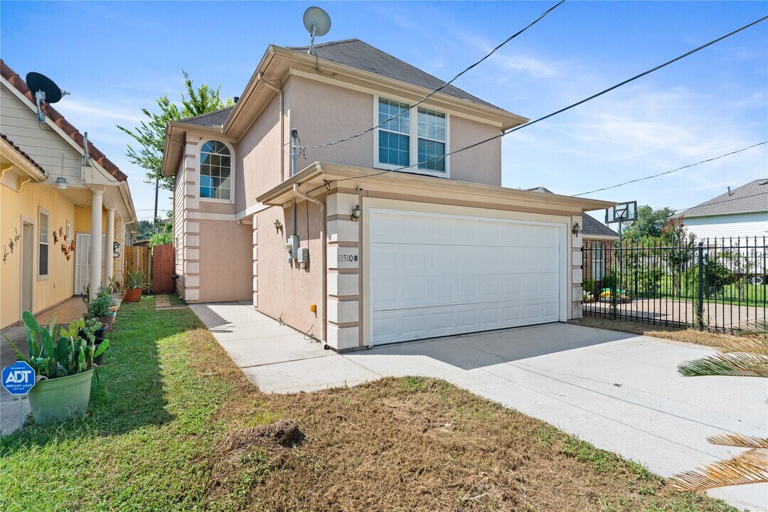 11510 Palmsprings Dr in Houston, TX - Building Photo
