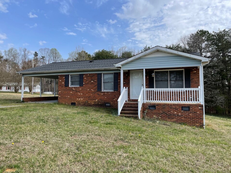3473 Kidds Mill Rd in Franklinville, NC - Building Photo