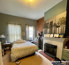 15 Stearns Rd, Unit 5 in Brookline, MA - Foto de edificio - Building Photo