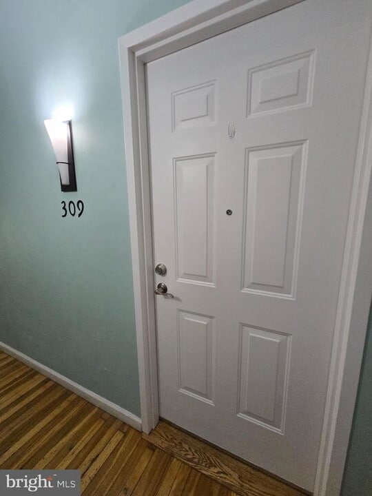 4368 Cresson St in Philadelphia, PA - Building Photo