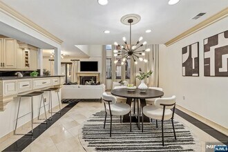 750 Mainsail Ln in Secaucus, NJ - Foto de edificio - Building Photo