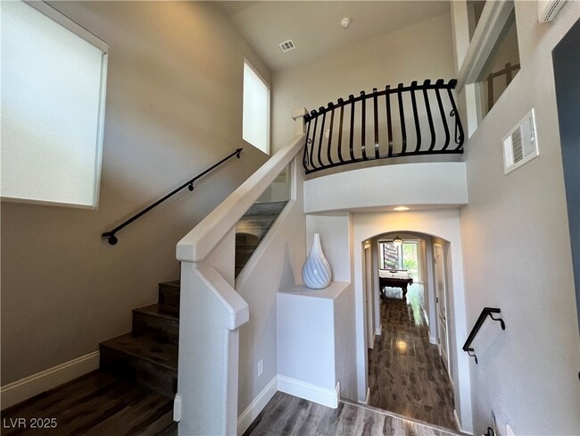 8290 Hamilton Oaks St in Las Vegas, NV - Foto de edificio - Building Photo