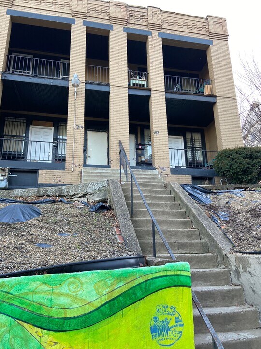 314 S Bouquet St in Pittsburgh, PA - Building Photo