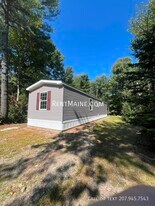 135 Penney Ln in Bradley, ME - Building Photo