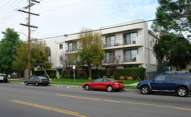 Hazeltine Apartments in Van Nuys, CA - Building Photo - Building Photo