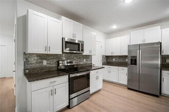 1420 Tahitian Sunrise Dr in Plant City, FL - Building Photo - Building Photo