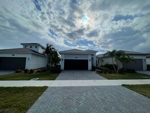 9315 SW Pepoli Way, Unit 12242 in Port St. Lucie, FL - Building Photo - Building Photo