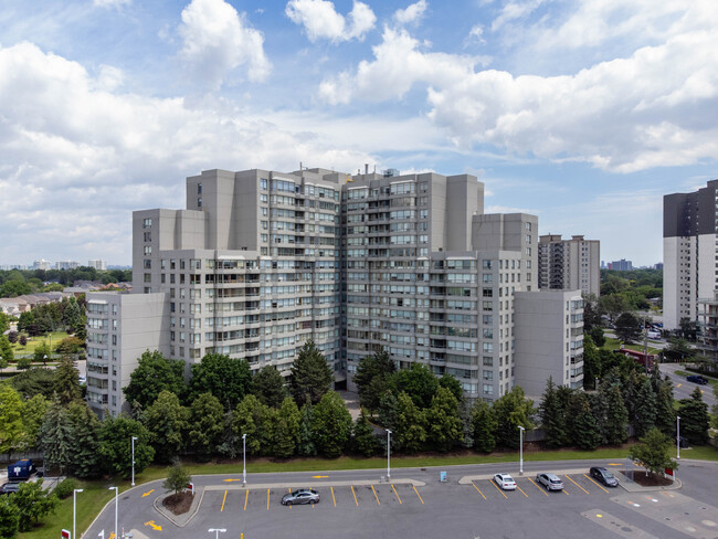 7 Townsgate Dr in Vaughan, ON - Building Photo - Building Photo