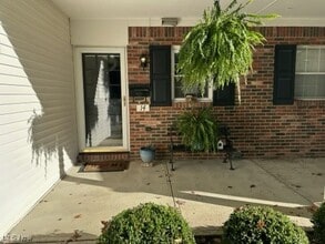 14 E Carriage Dr in Chagrin Falls, OH - Building Photo - Building Photo