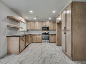 1190 Tim Holt Dr in Harrah, OK - Foto de edificio - Building Photo