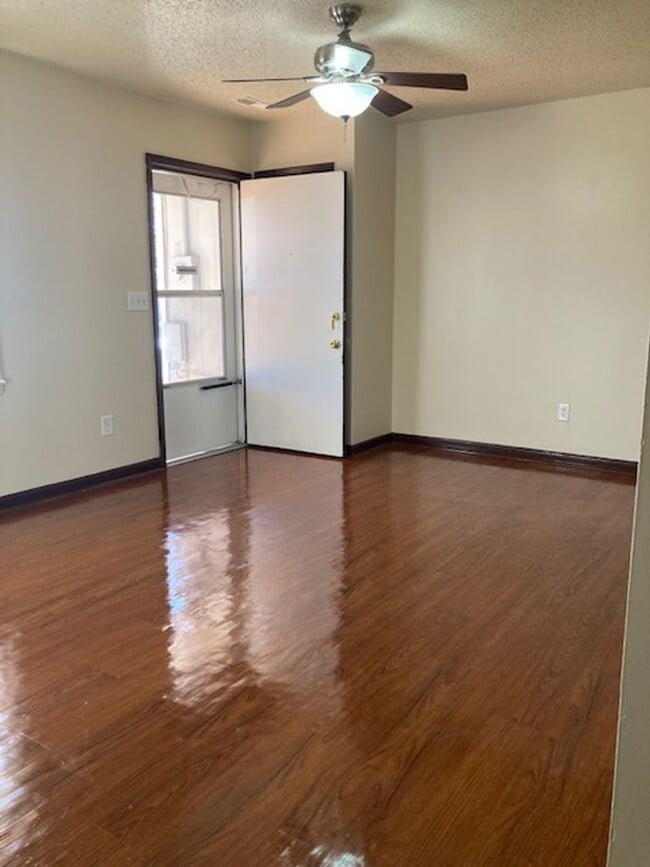 1049 S Colgate Ave in Springfield, MO - Building Photo - Building Photo