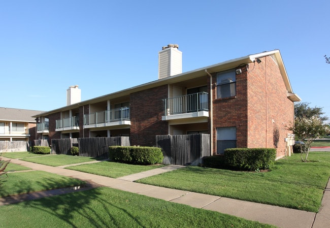 Summit Point in Mesquite, TX - Foto de edificio - Building Photo