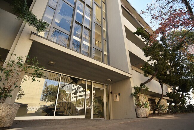 Dor Chez Apartments in Oakland, CA - Foto de edificio - Building Photo