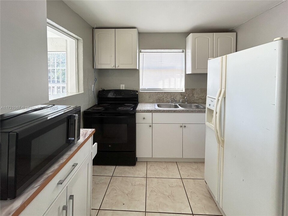 1941 NW 58th St in Miami, FL - Building Photo