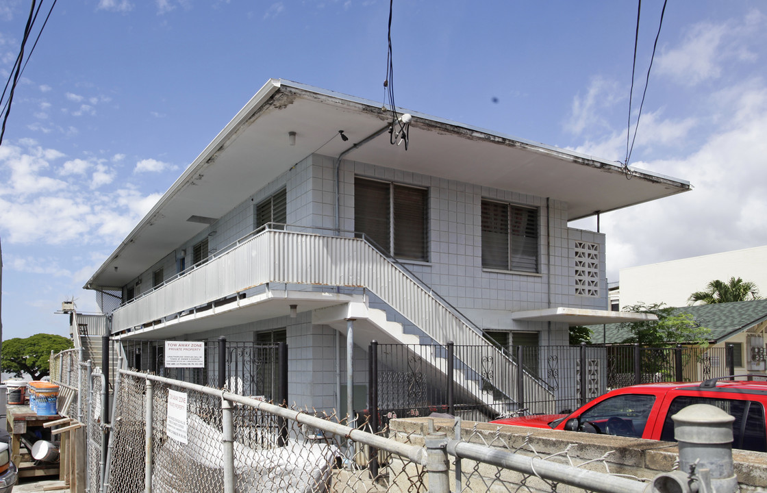 Apartment in Honolulu, HI - Building Photo