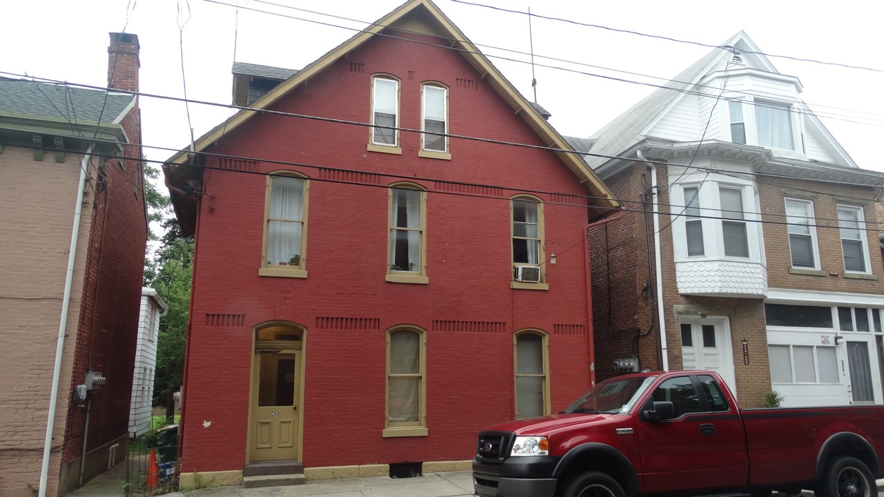 268 E Queen St in Chambersburg, PA - Foto de edificio