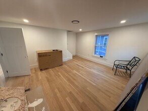 14 Cutter Ave, Unit 2 in Somerville, MA - Foto de edificio - Building Photo