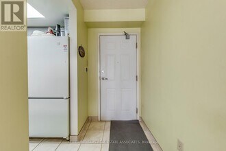 250-250 Webb Dr in Mississauga, ON - Building Photo - Building Photo