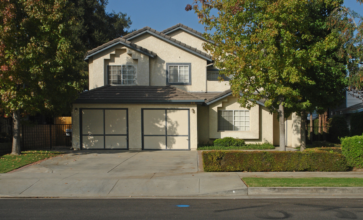 229 W Center St in Covina, CA - Foto de edificio