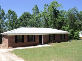 7765 Co Rd 54 in Skipperville, AL - Building Photo