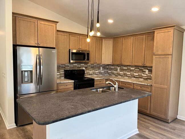 245 Lakeshore Dr in Mooresville, NC - Building Photo - Building Photo