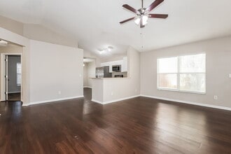 624 Cape Cod Cir in Valrico, FL - Building Photo - Building Photo