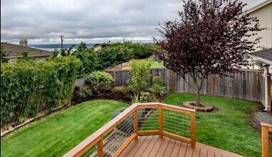 5602 Green Hills Ave NE in Tacoma, WA - Building Photo - Building Photo