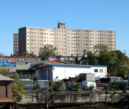 Harborview Towers in Bridgeport, CT - Building Photo - Building Photo