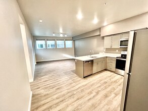 2330 Yakima Ct in Tacoma, WA - Building Photo - Building Photo